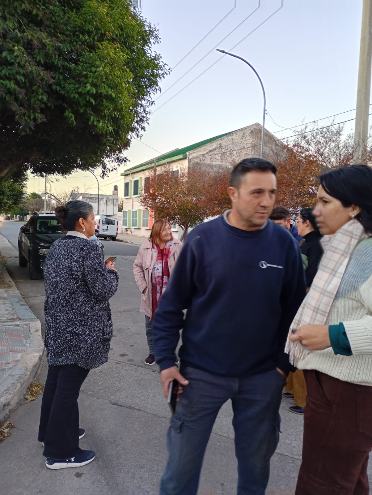 Comisión y vecinos en el cierre de la jornada